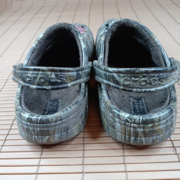 Crocs men's Camo winter lined clogs. Men's sz 8. Women's sz 10. 219pm - Picture 5 of 8